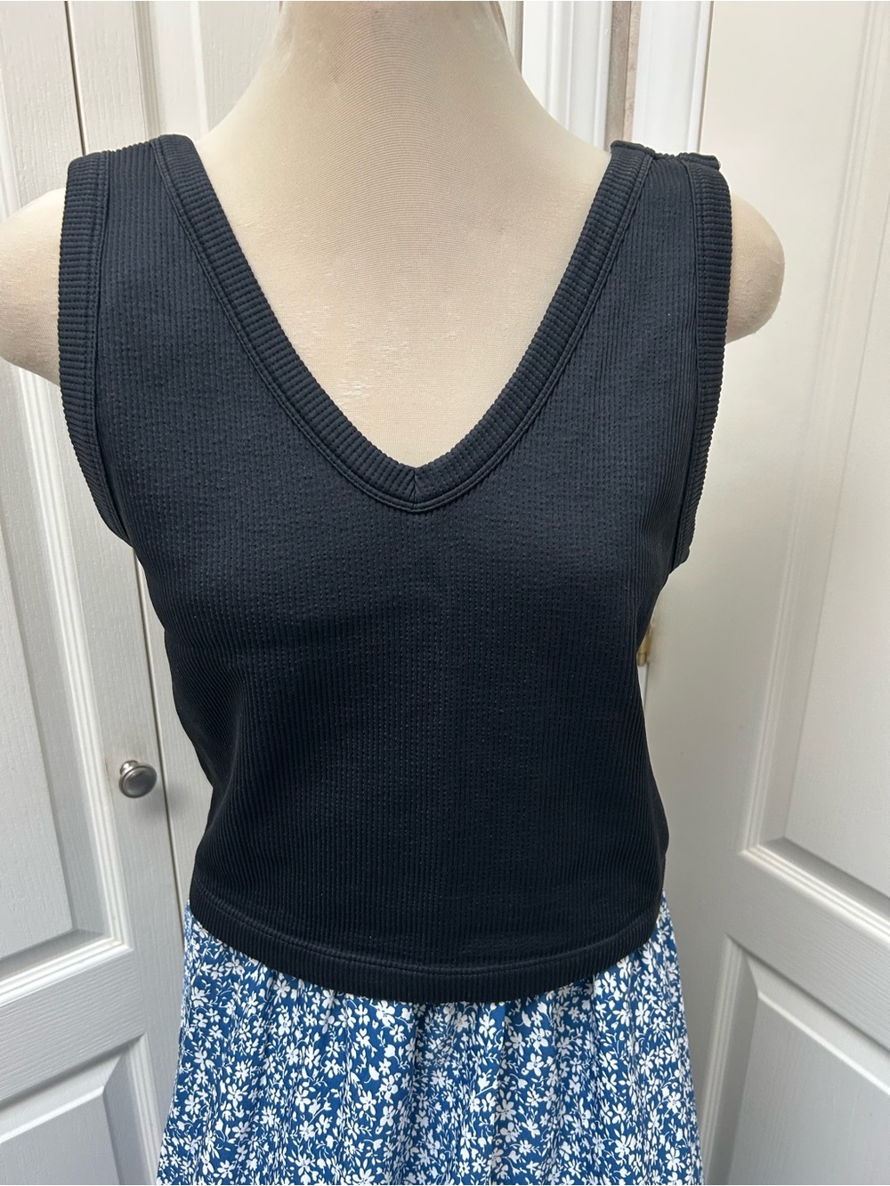 Zara Black Ribbed V-Neck Tank